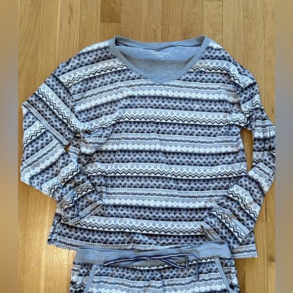 Nautica Women’s Fair Isle Pajama Set | Size Medium - Picture 9 of 10